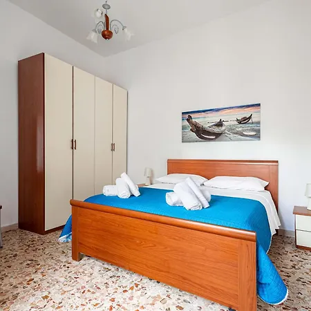 Accogliente A Per 2 A 4 Persone Con Balconcino Vicino Al Centro Storico, Porto E Spiagge Apartment